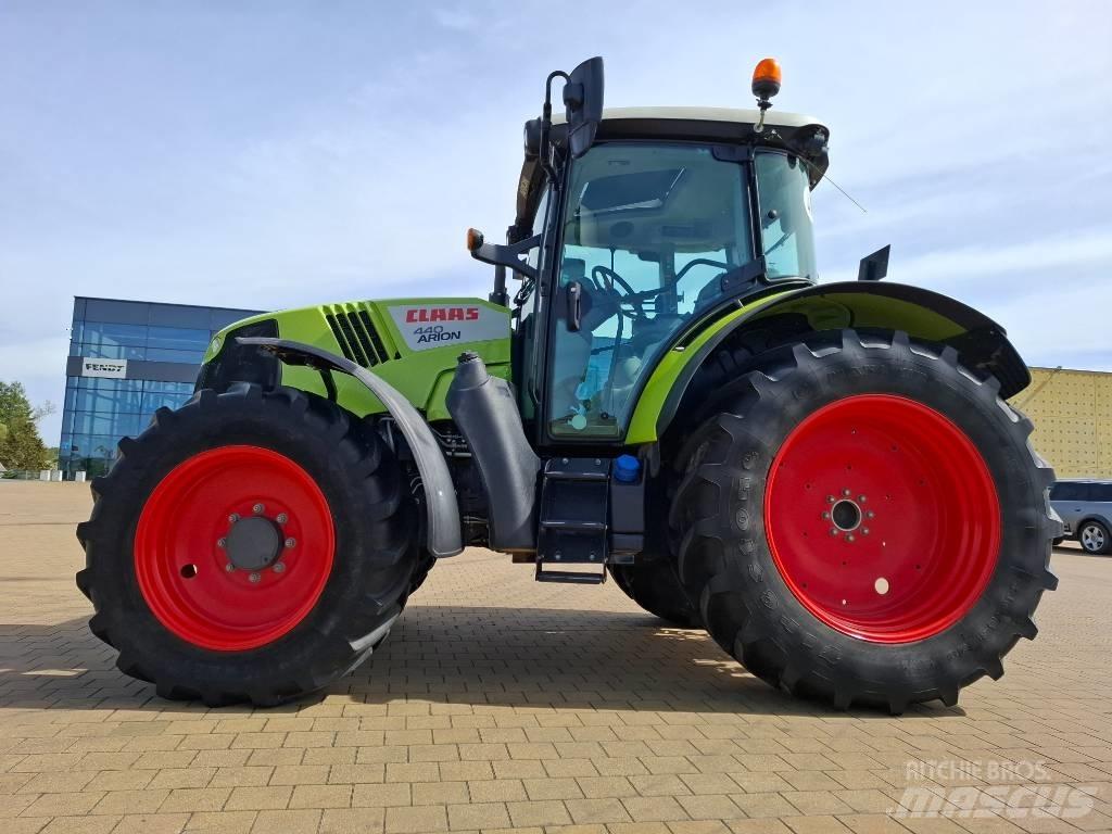 CLAAS Arion 440 CIS Tracteur