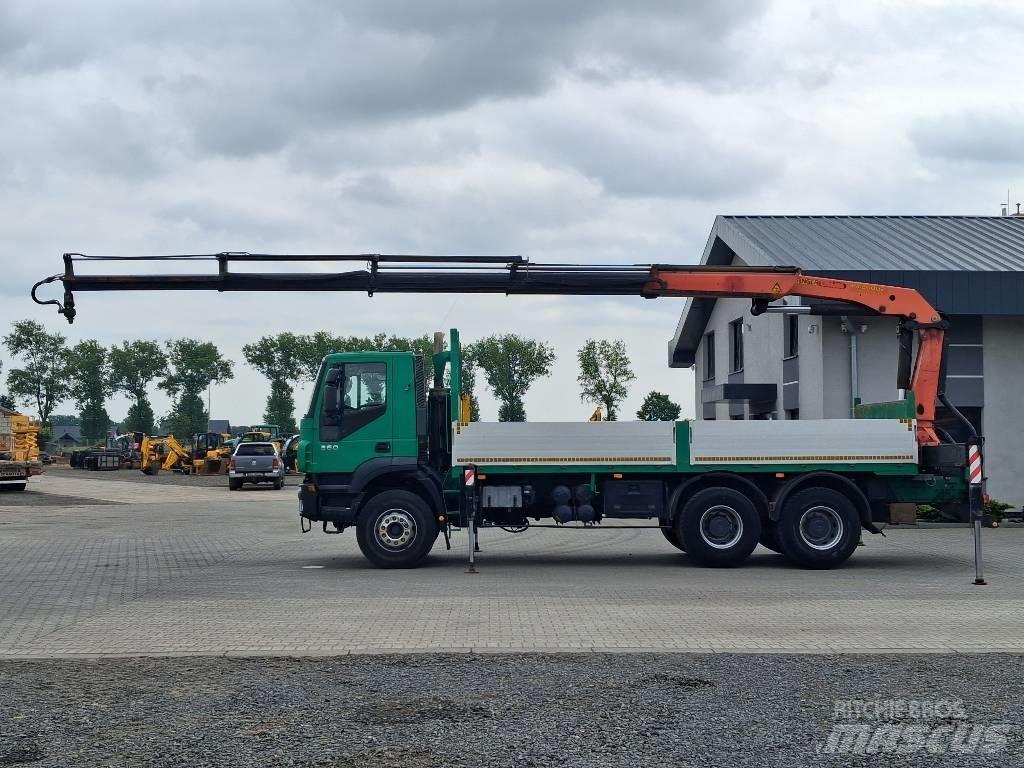 Iveco Trakker 360 Camion plateau ridelle avec grue