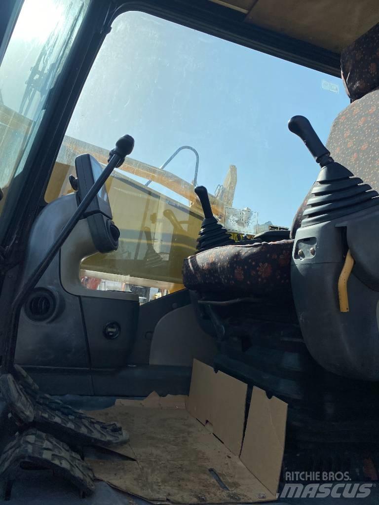 CAT 326D2L Pelle sur chenilles