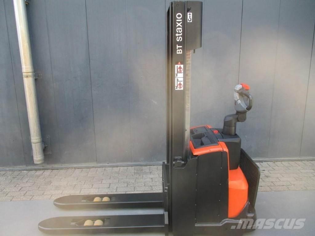 BT SWE 100 Gerbeur accompagnant