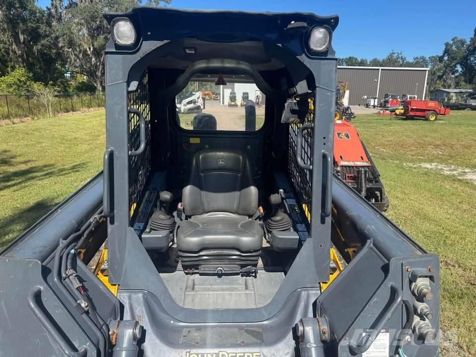 John Deere 325 Chargeuse compacte