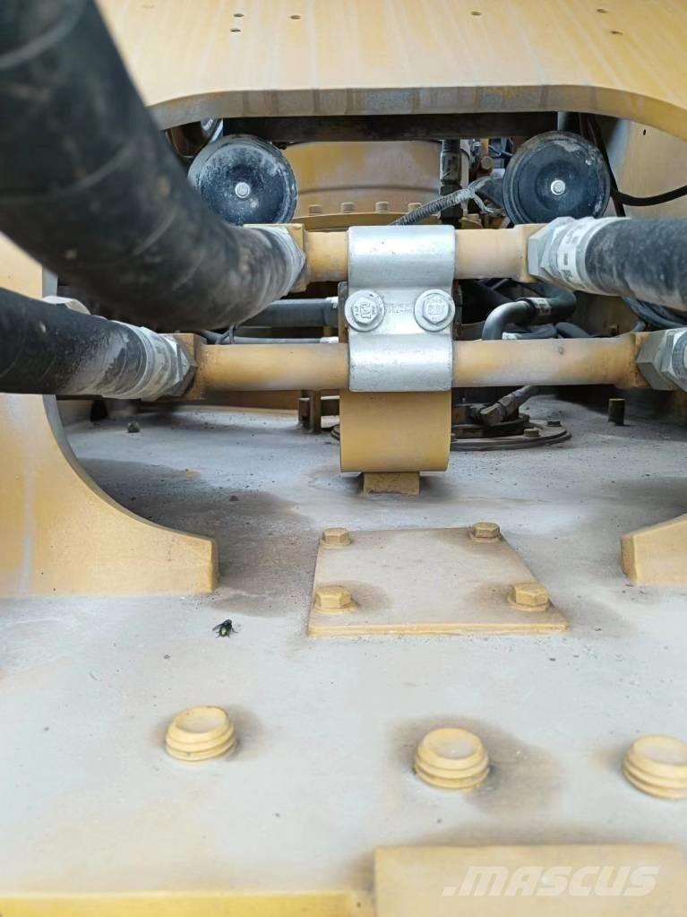 CAT 340 D L Pelle sur chenilles