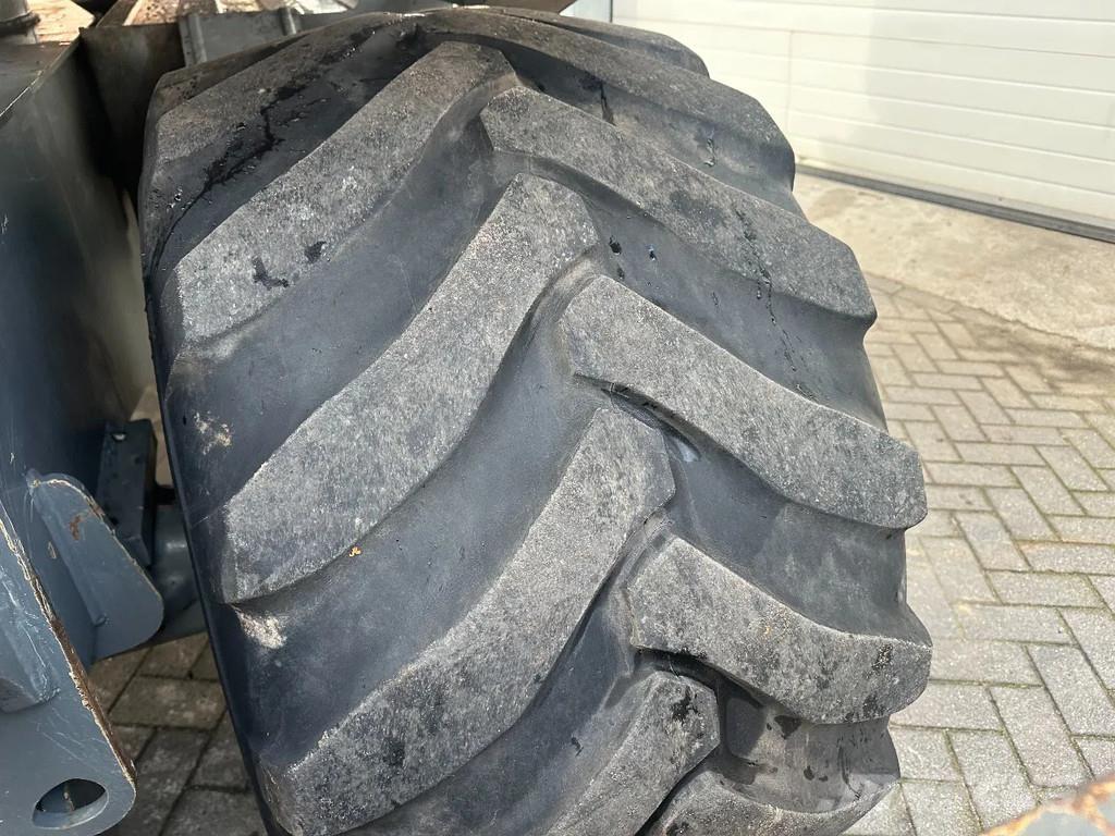 Liebherr A914 Pelle sur pneus