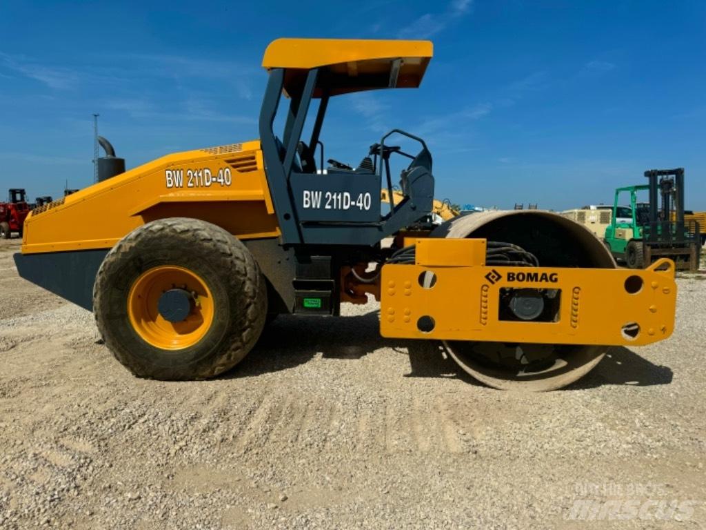 Bomag BW 211 D-40 Rouleaux monocylindre