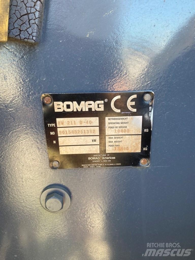 Bomag BW 211 D-40 Rouleaux monocylindre