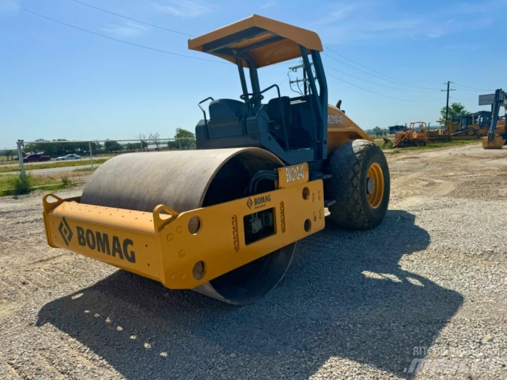 Bomag BW 211 D-40 Rouleaux monocylindre