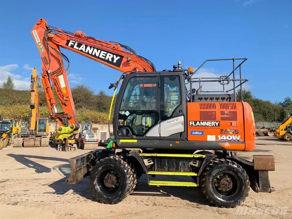 Hitachi ZX 140 W Pelle sur pneus