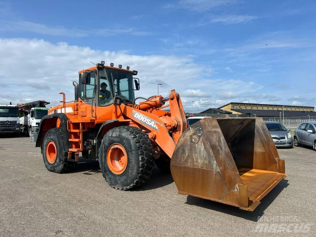 Doosan dl 300 Chargeuse sur pneus