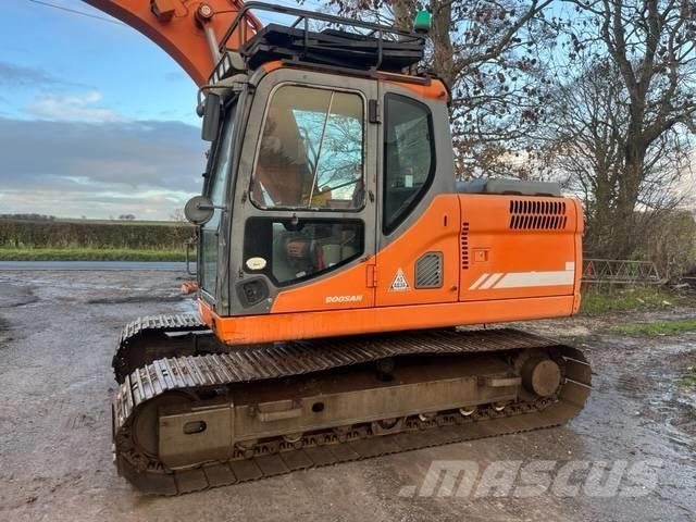 Doosan DX 140 LC Pelle sur chenilles