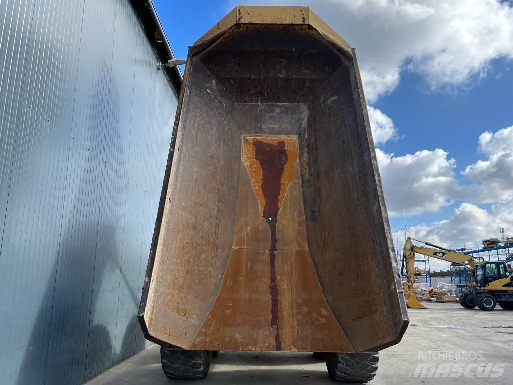CAT 735B Tombereau articulé