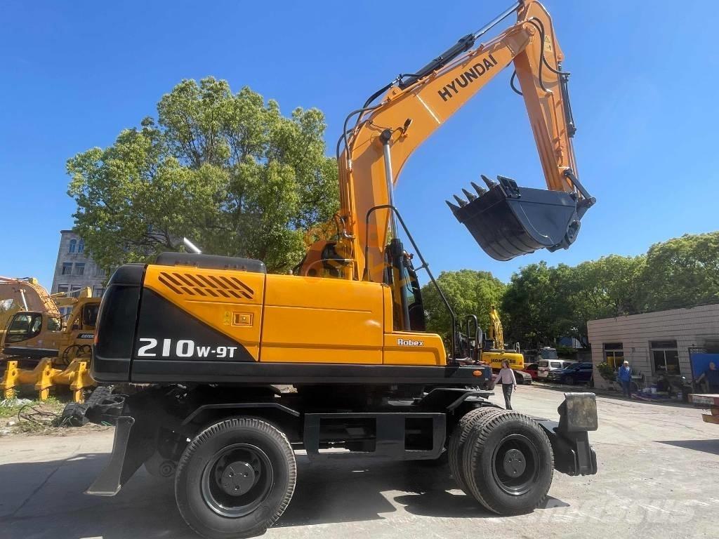 Hyundai 210W-9 Pelle sur pneus