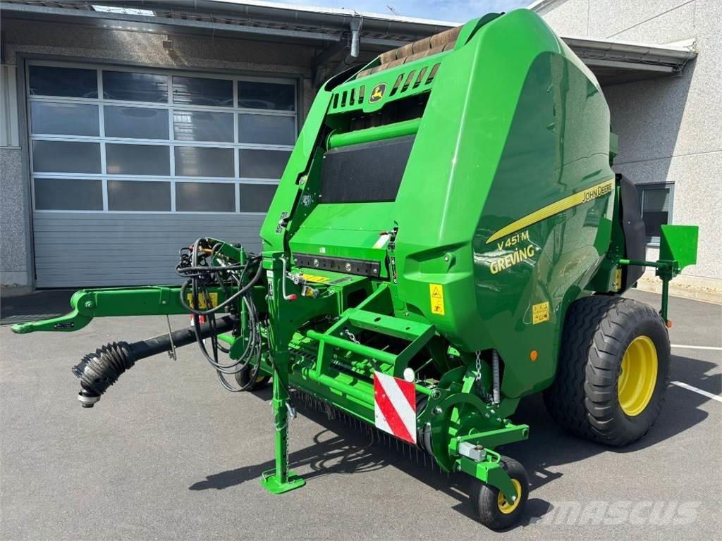 John Deere V451M Presse à balle ronde
