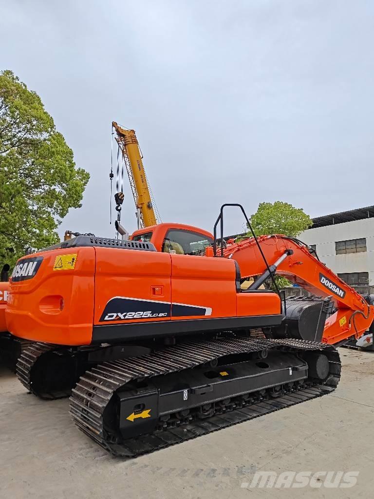 Doosan DX 225 LC Pelle sur chenilles
