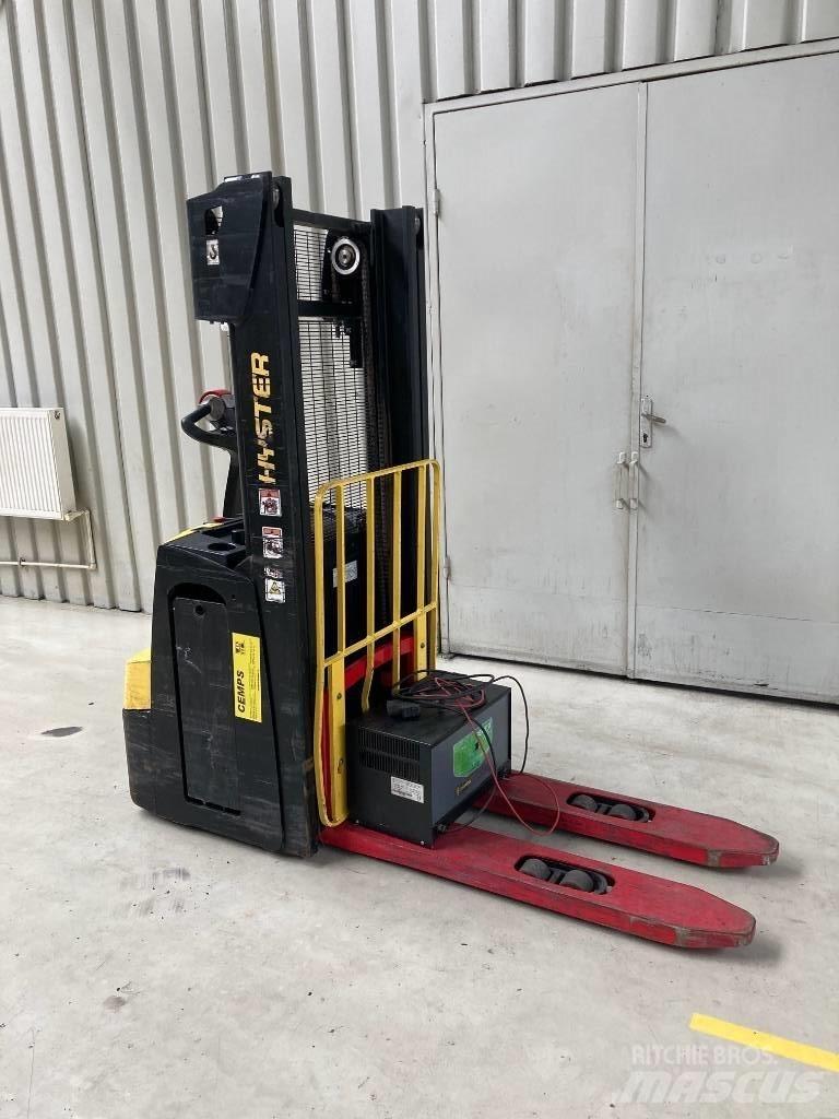 Hyster S 1.2 Gerbeur accompagnant