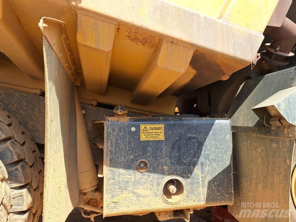 Komatsu HD605-7EO Tombereau rigide