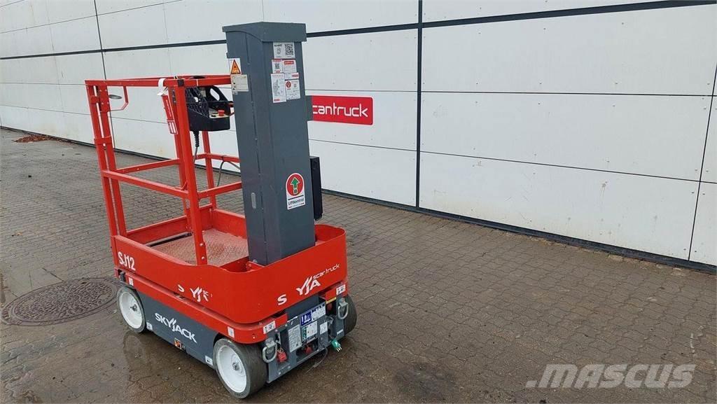 SkyJack SJ12 Mât vertical