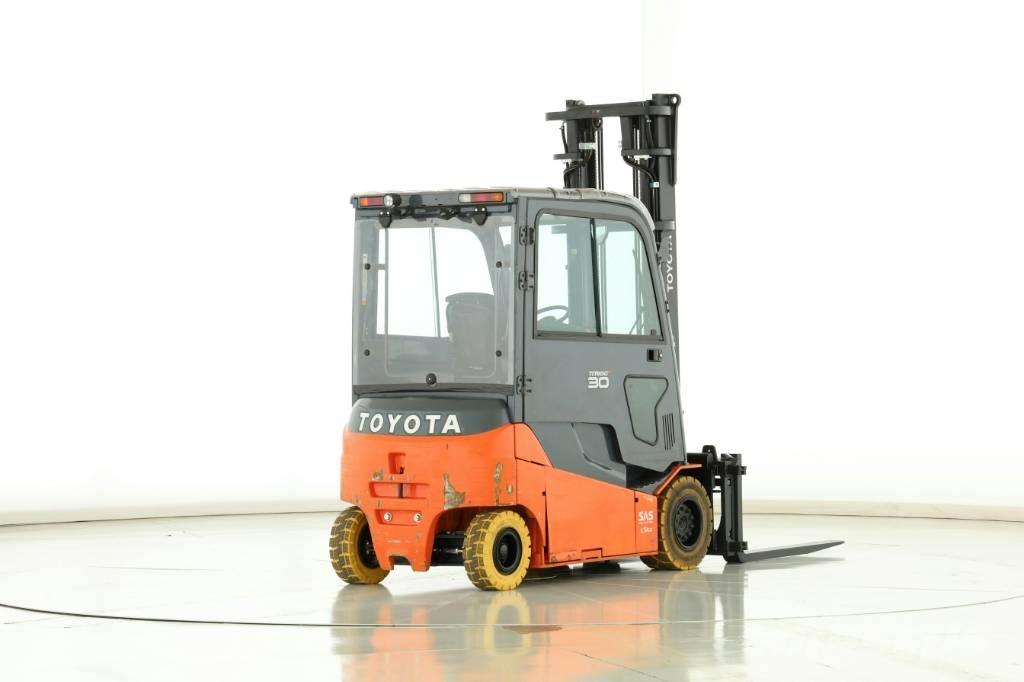 Toyota 8 FBMT 30 Chariots élévateurs électriques