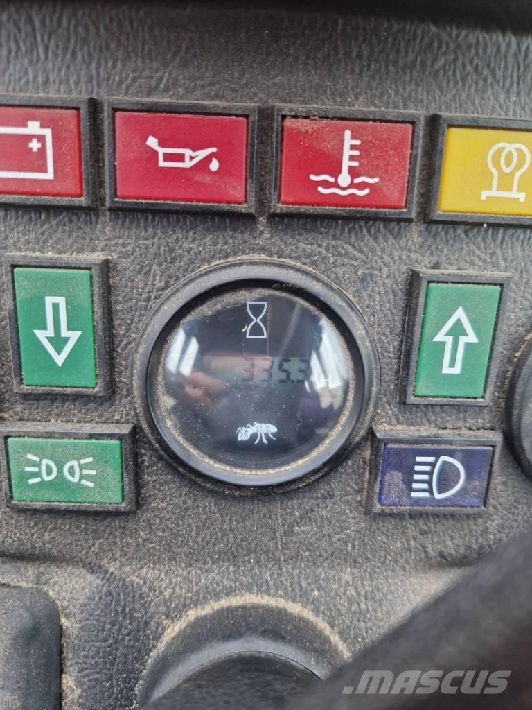 GiANT G 2500 HD Chargeuse sur pneus