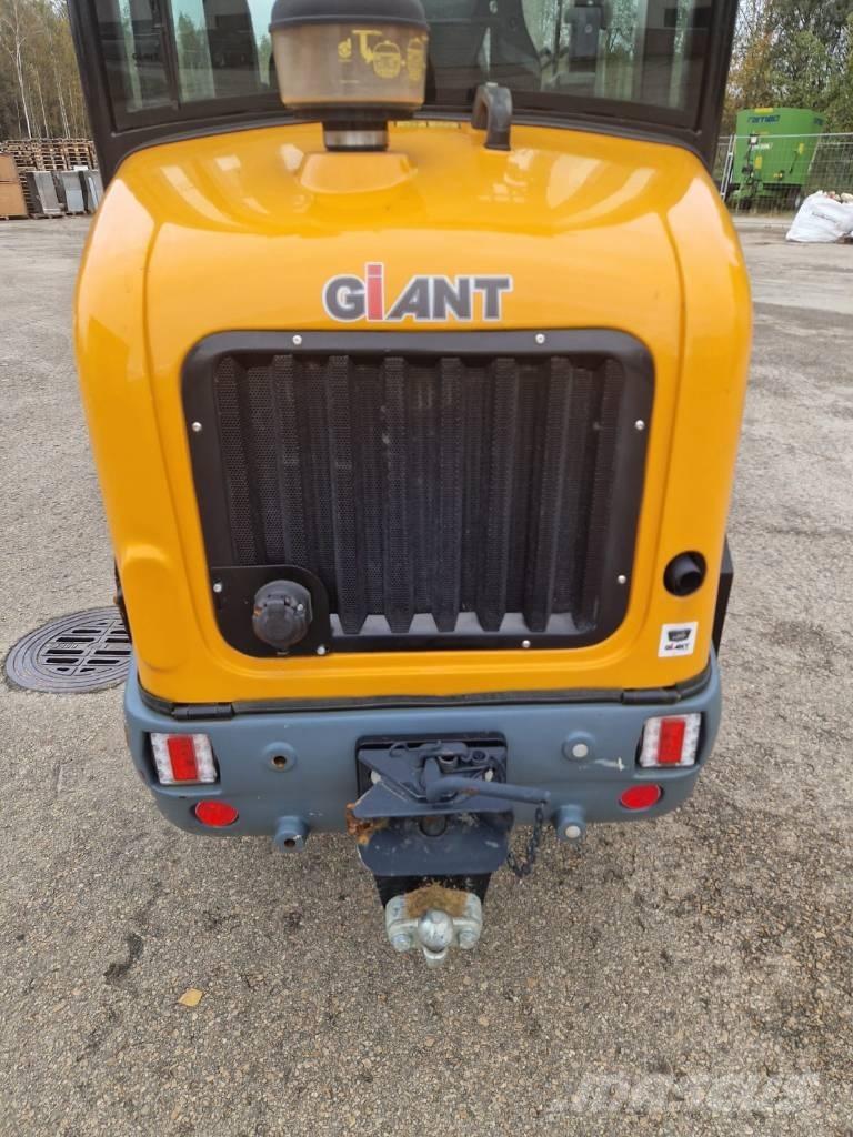 GiANT G 2500 HD Chargeuse sur pneus