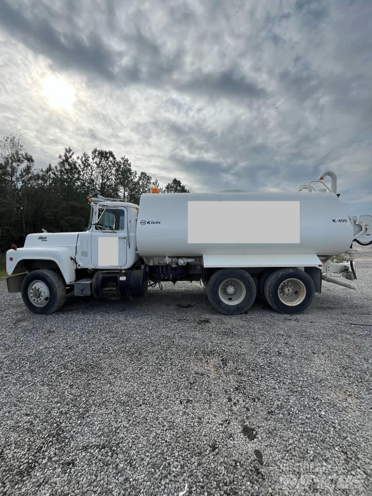 Mack RD 688 Camion citerne à eau