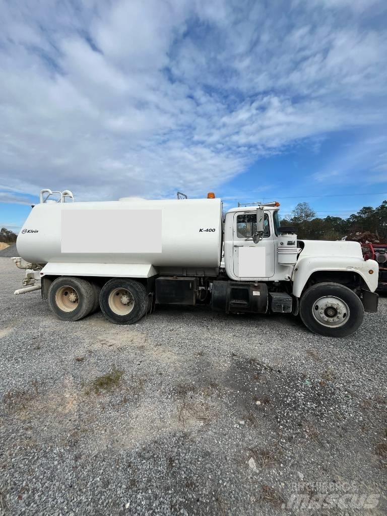 Mack RD 688 Camion citerne à eau