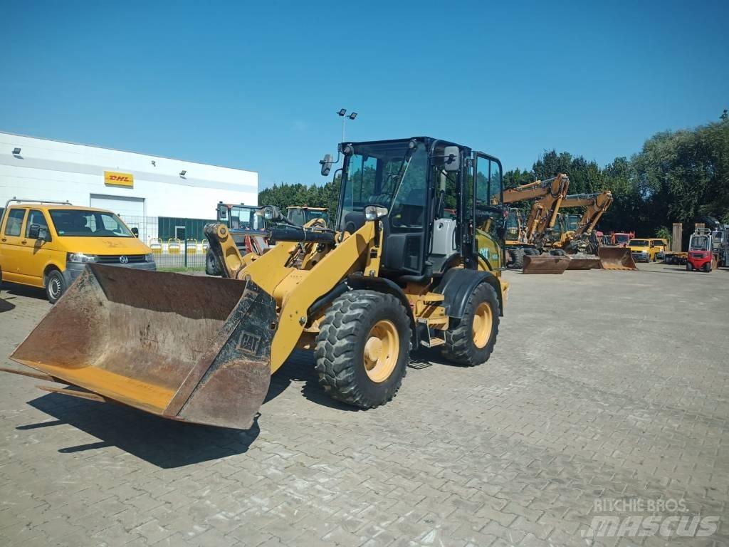 CAT 908 M Chargeuse sur pneus