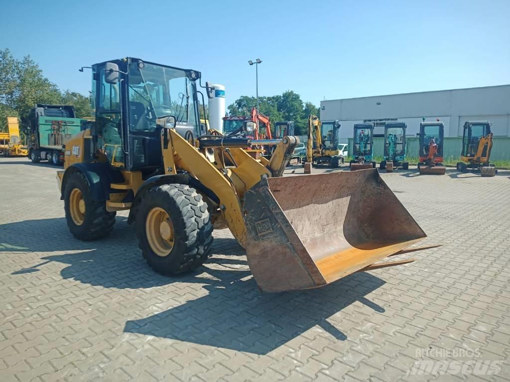 CAT 908 M Chargeuse sur pneus