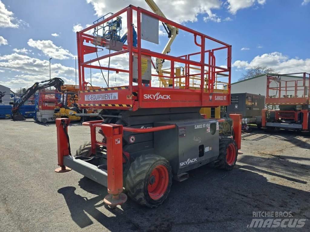 SkyJack SJ 6832 RT Nacelle ciseaux
