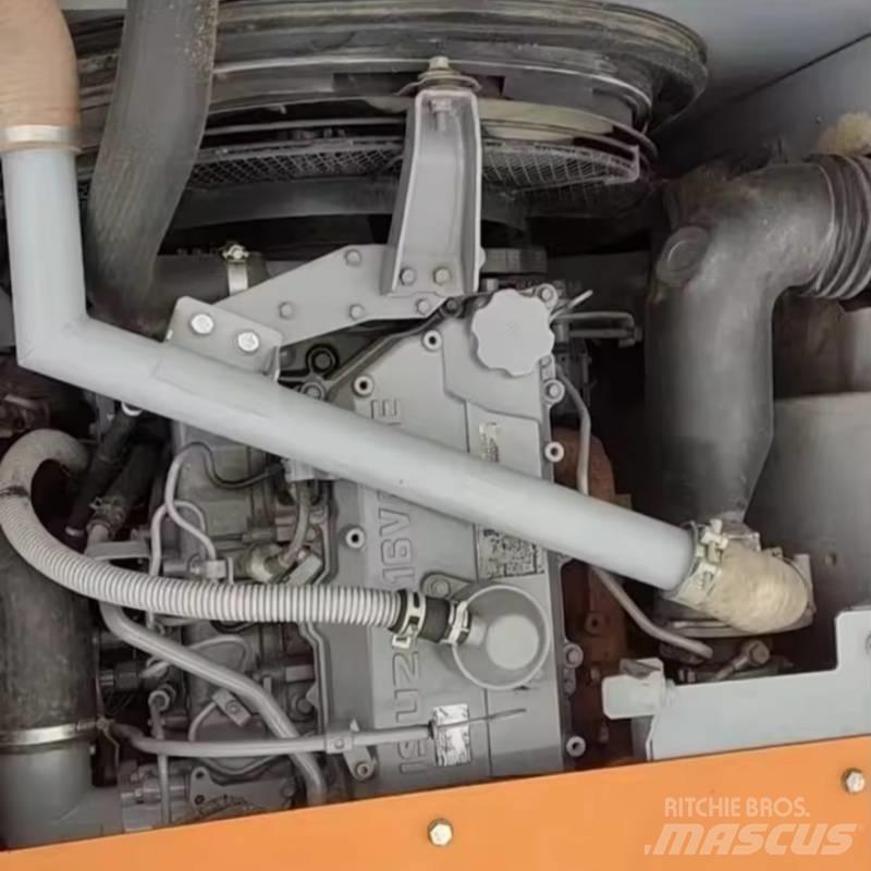 Hitachi ZX 200 Pelle sur chenilles