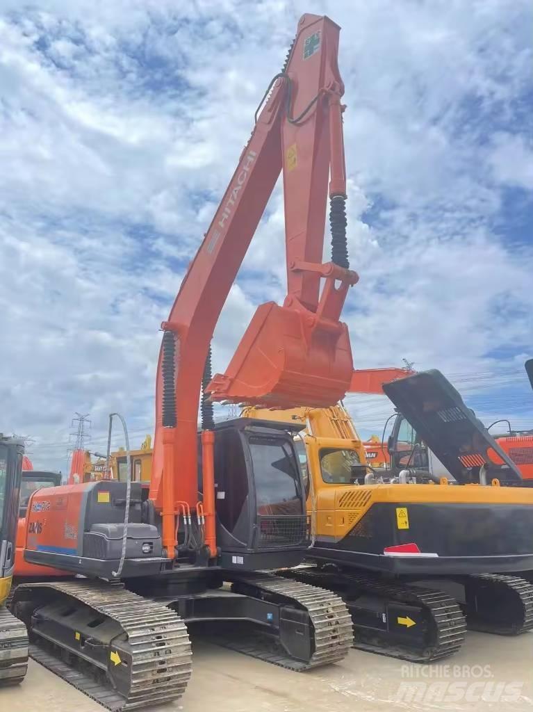 Hitachi ZX 200 Pelle sur chenilles