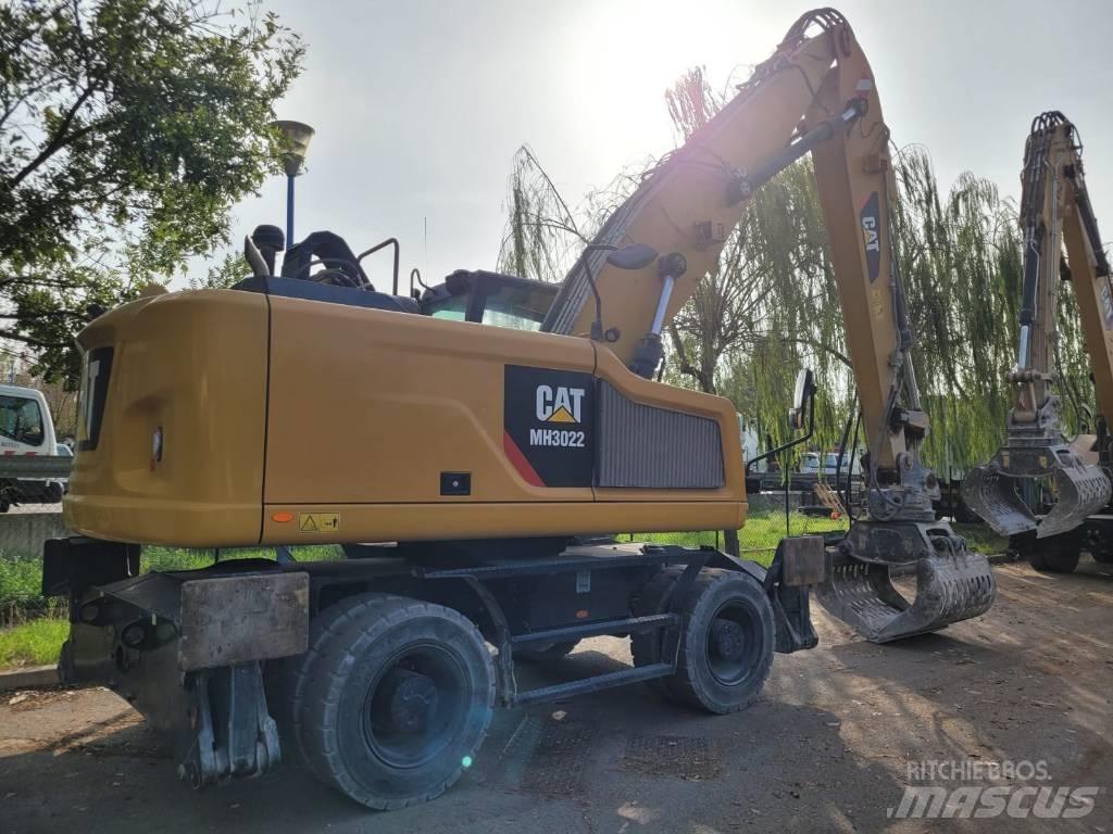 CAT mh3022 Pelle sur pneus