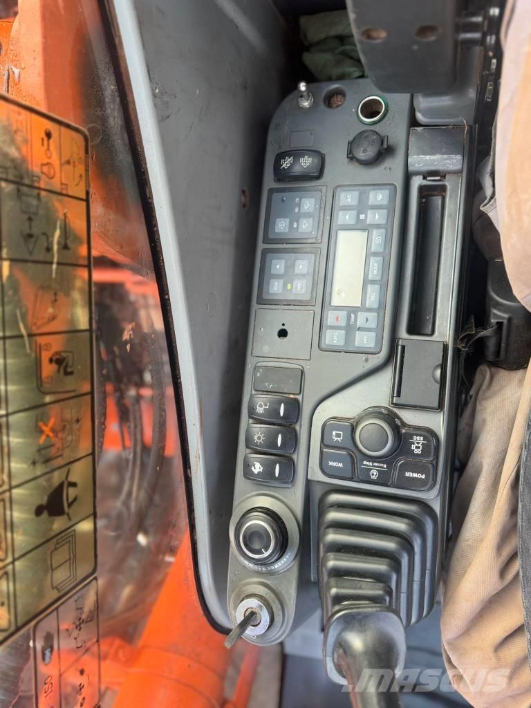 Doosan DX 225 LC Pelle sur chenilles