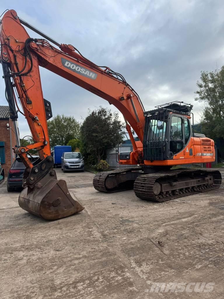 Doosan DX 225 LC Pelle sur chenilles