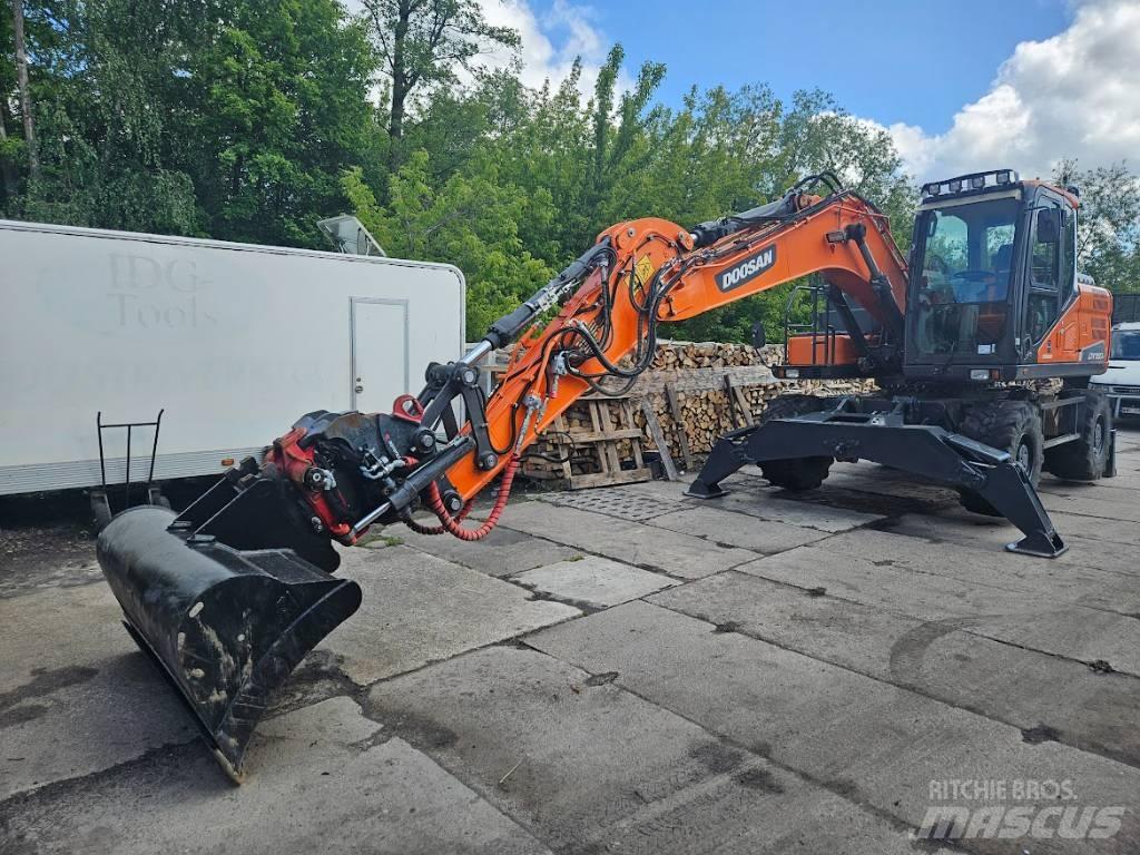 Doosan DX 160 W Pelle sur pneus