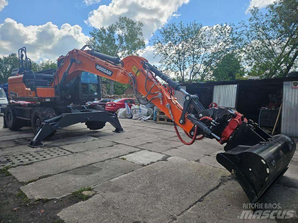 Doosan DX 160 W Pelle sur pneus