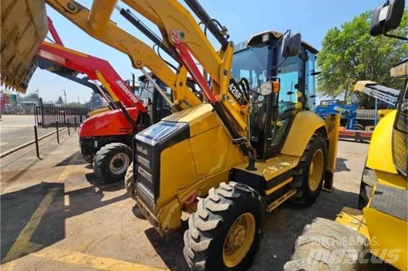 CAT 426F2 TLB Tractopelle
