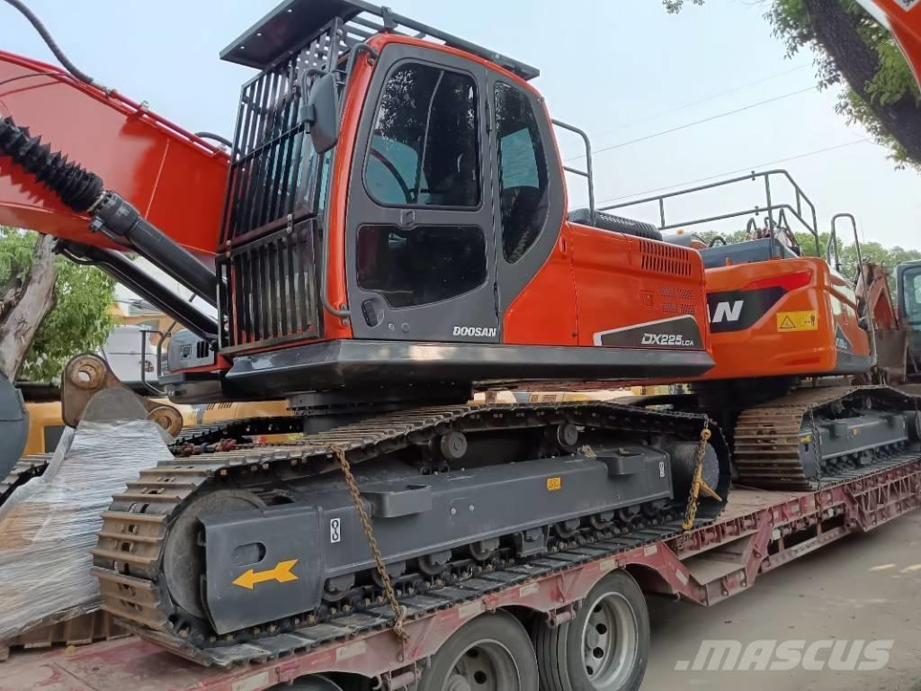 Doosan DX 225 Pelle sur chenilles