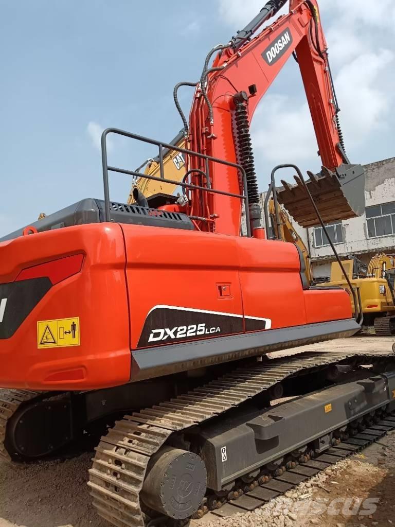 Doosan DX 225 Pelle sur chenilles