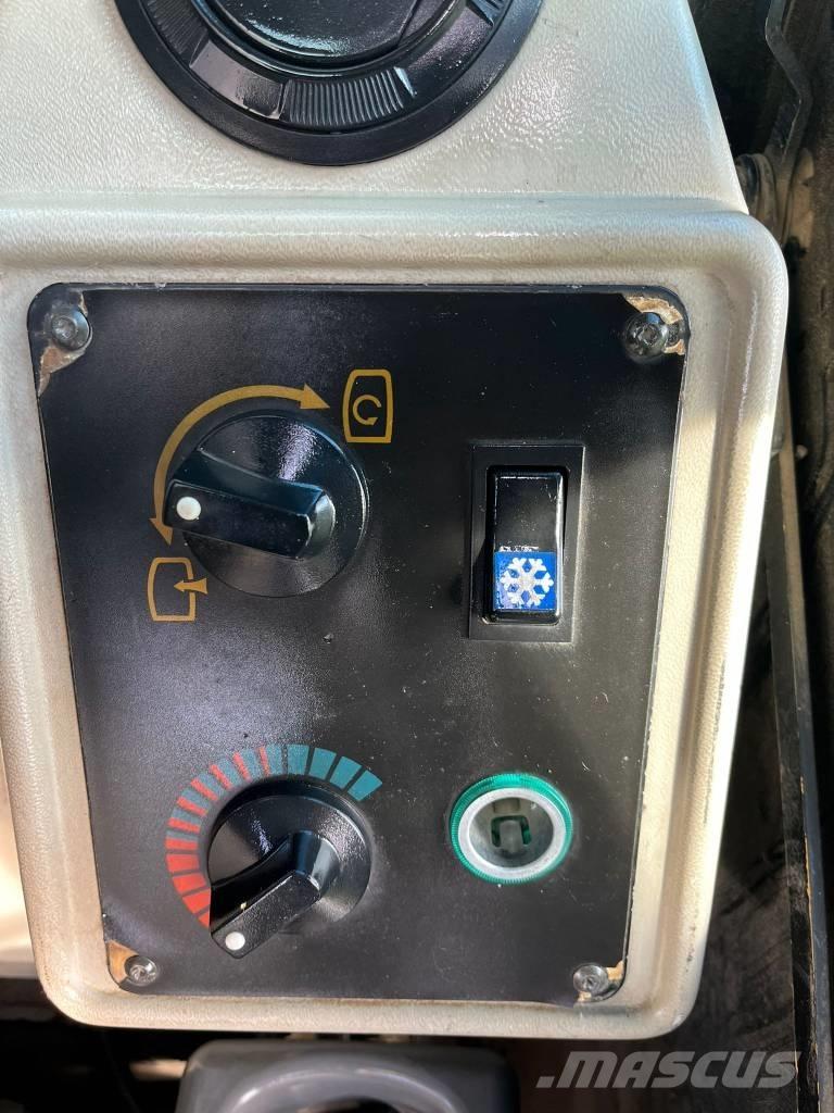 JCB JS 160 W Pelle sur pneus