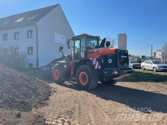 Doosan DL 200 Chargeuse sur pneus