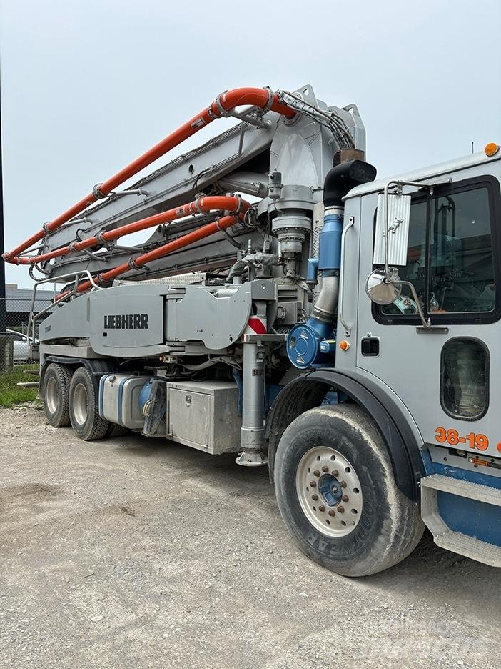 Liebherr 37Z4XXT Pompe à béton
