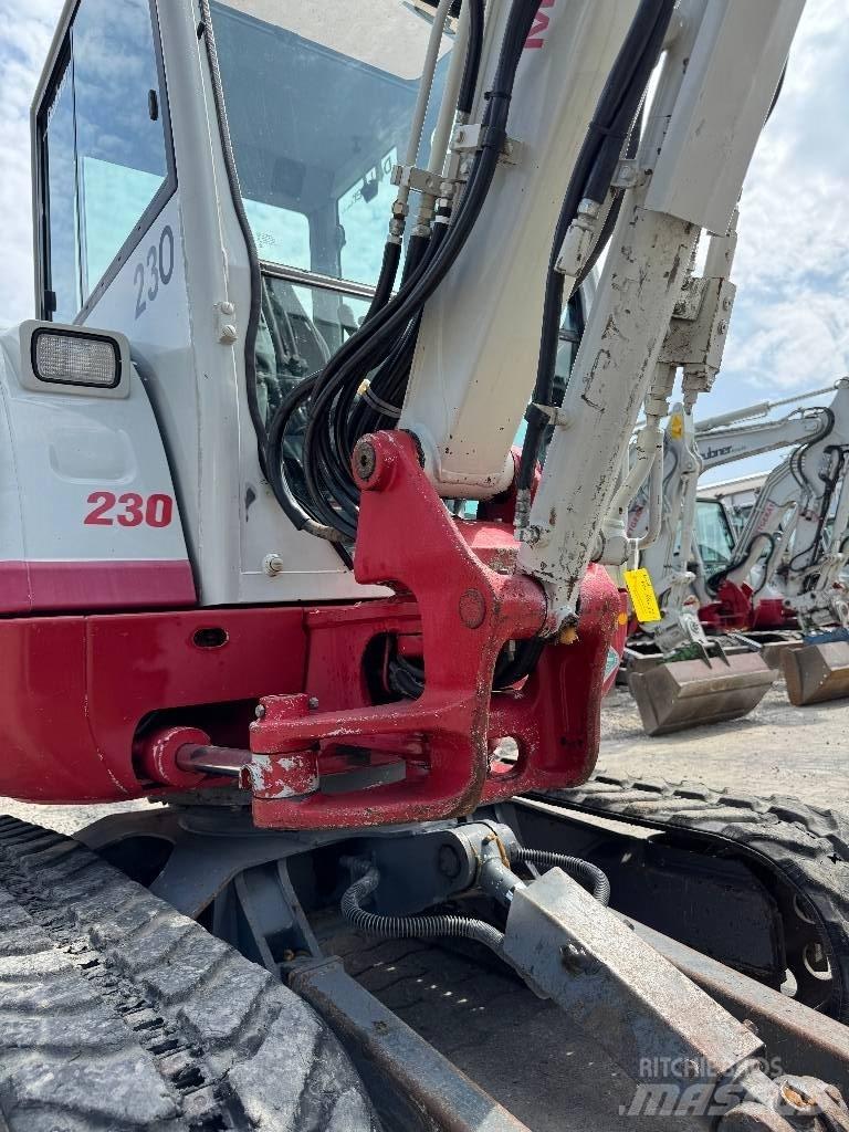 Takeuchi TB 230 Mini pelle < 7t