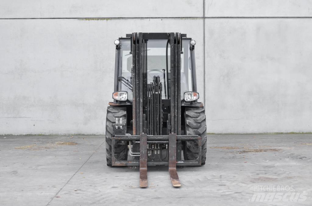 Manitou MC 25-4 D Chariots diesel
