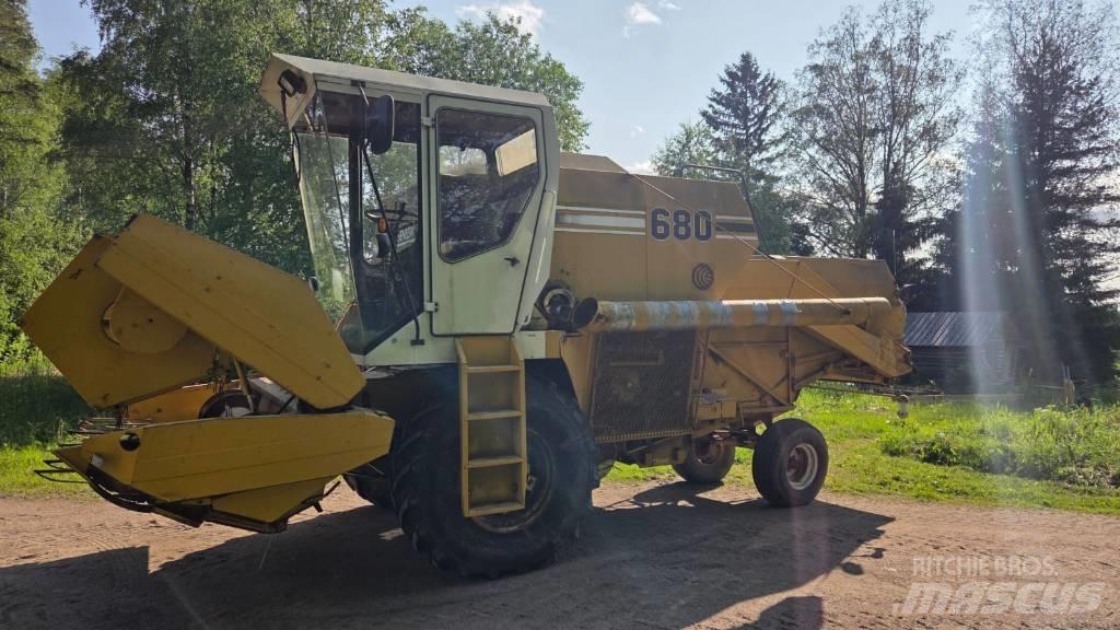 Sampo-Rosenlew 680 Moissonneuse batteuse
