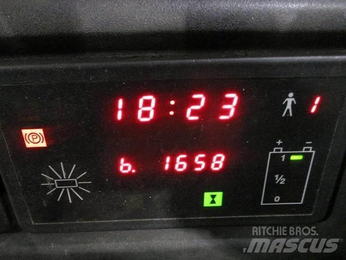 BT RRE 120M Chariot à mât rétractable