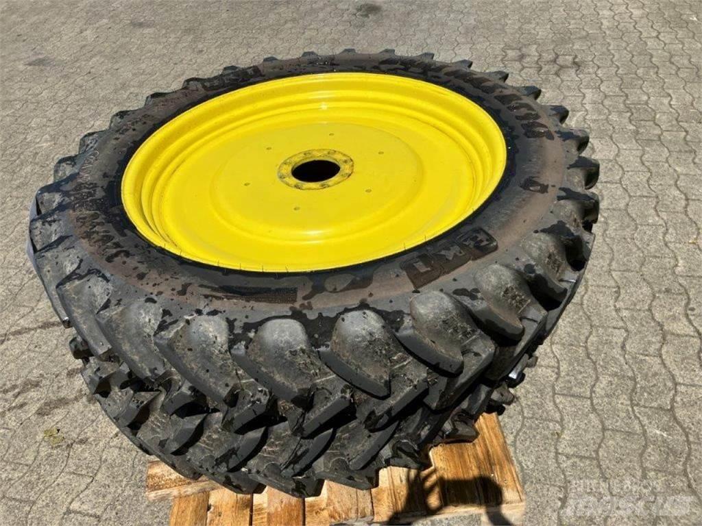 BKT 320/90R42 Pneus, roues et jantes