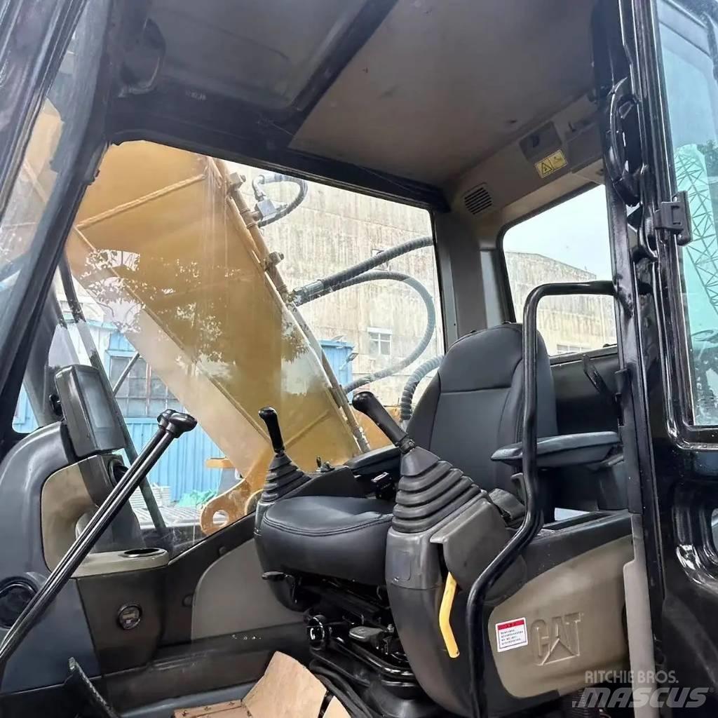 CAT 320 D2 Pelle sur chenilles