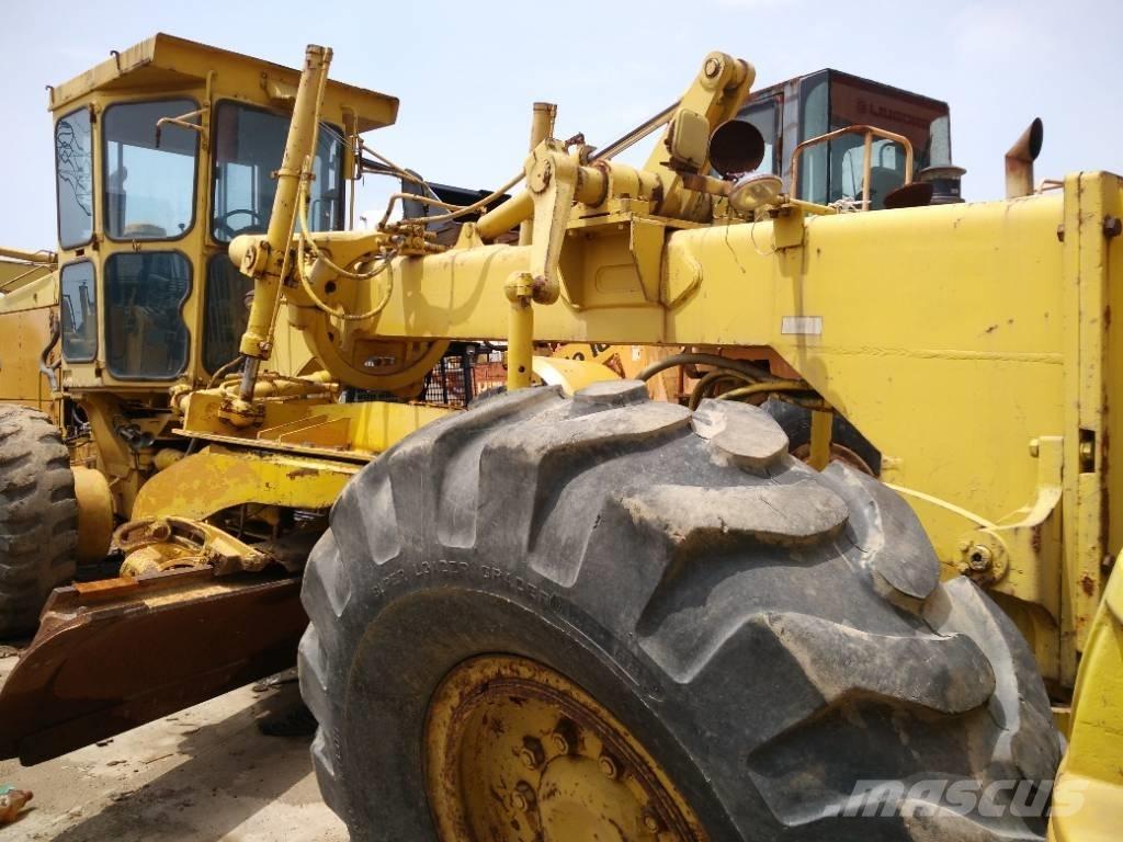Komatsu GD 705 A-4A Niveleuse