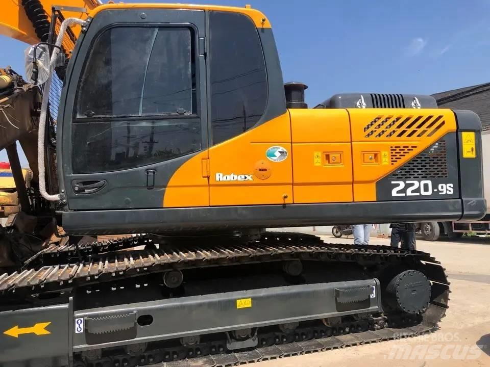 Hyundai R220-9s Pelle sur chenilles