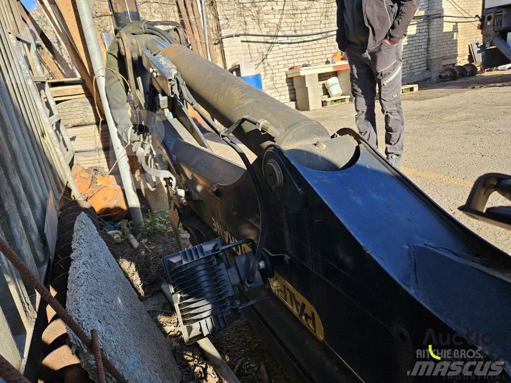 Palfinger PJ080 Camion plateau ridelle avec grue
